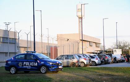 Balearon el frente de un complejo penitenciario en Rosario