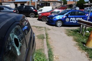 Vehículos resultaron baleados en el ataque a una comisaría en Rosario