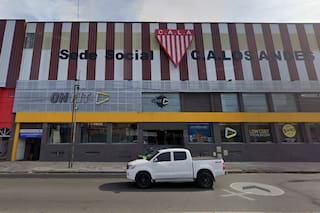 Balearon la sede de Los Andes y temen por lo que pueda ocurrir mañana en el partido ante Flandria