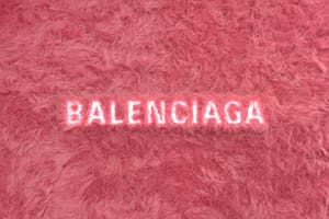 Balenciaga se disculpó por su controversial campaña publicitaria con niños y la dio de baja