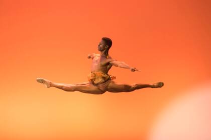 Brooklyn Mack, bailarín invitado del English National Ballet, fuerte en los saltos y trucos