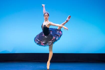 Eleonora Sevenard sumó al tutú del cisne negro algunas plumas trazadas con llamativas pinceladas