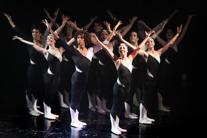 El Ballet Inmigrante reune a varios bailarines venezolanos y hace obras de Vicente Nebrada, pero su bandera latinoamericana es mucho más amplia