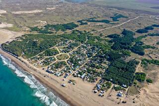 Tres playas de la costa atlántica con enormes médanos y arroyos, alejadas de lo masivo