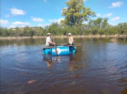 Balsa improvisada para moverse por Mapis