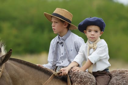 Baltazar observaba con atención la destreza de los más grandes mientras esperaba su turno