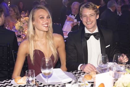 Balthazar Gravier compartió la mesa con la modelo Miranda Saponara, entre otros amigos
