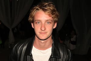 Es el hijo de una famosa modelo, tiene 26 años y estrena un ambicioso proyecto en Madrid