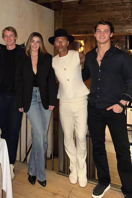 Balthazar, Valentina
(le dicen Tini), Gaby Álvarez y Tiziano Gravier tras la comida
en Ceferino.