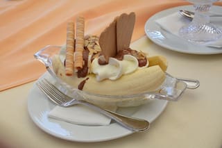 Banana split como el de un bodegón porteño