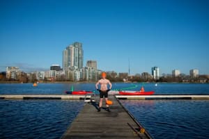 Bañándose en aguas a 3,9 grados una mañana de invierno en Londres