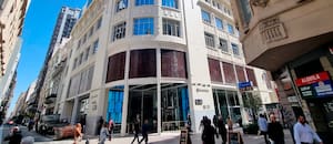 Bancos piden una mesa de diálogo para implementar la ley que permite sacar los dólares “del colchón”