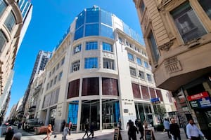 Bancos piden una mesa de diálogo para implementar la ley que permite sacar los dólares “del colchón”