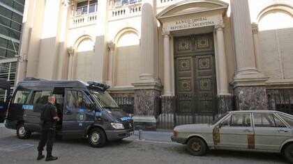 Un decreto publicado hoy en el Boletín Oficial autoriza a Finanzas a fijar las condiciones de las colocaciones