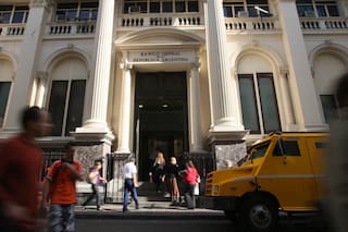 Economía.- El FMI discutirá un programa de US$17.019 millones este miércoles con Argentina