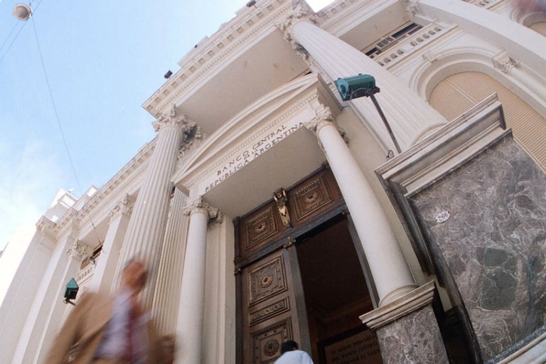 Una norma del Banco Central trabó la demanda de dólares y la entidad logró sumar US$289 millones a sus reservas
