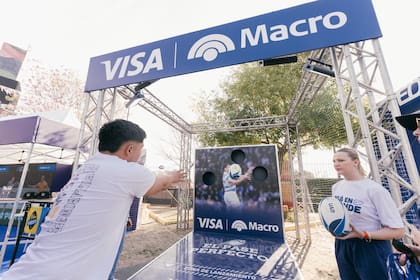 Banco Macro diseño la activación "el pase perfecto" para que los participantes participaran por un premio.