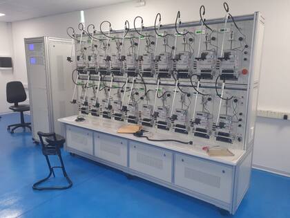 Bancos de calibración de los medidores eléctricos de Iskraemeco