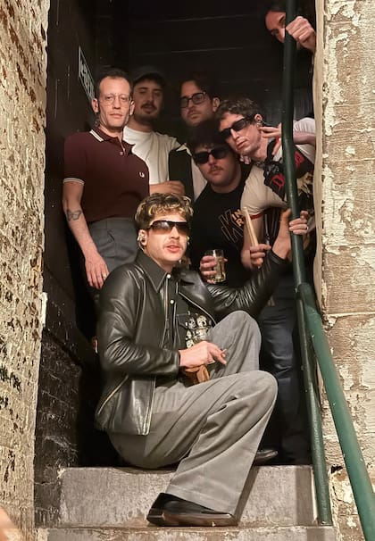 Bandalos Chinos, antes de saltar al escenario en Washington.