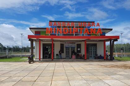 Hace poco, para un nuevo aniversario, pintaron el frente de la terminal