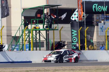Bandera a cuadros y triunfo de Matías Rossi (Toyota Corolla) en el autódromo de Toay, donde el fin de semana la categoría cumplió 600 carreras