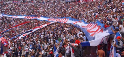 Bandera dedicada a la "primera hinchada del mundo".