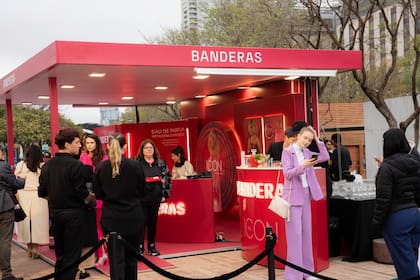 Banderas en Distrito Arcos.