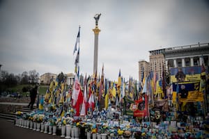 Las voces en Ucrania tras el año más duro de la guerra: “Si nos encerramos a llorar, Rusia gana”