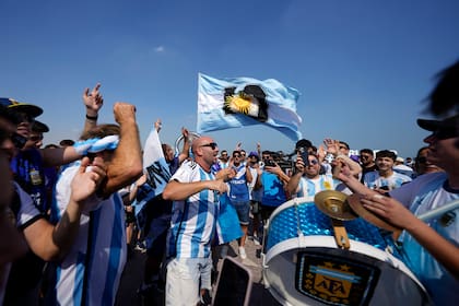 Banderazo argentino a un día del partido con Arabia Saudita: casi 2000 hinchas