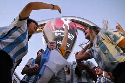 Banderazo argentino en Doha; se prevé que cerca de un millón de turistas visitará Qatar durante la Copa del Mundo