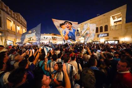 Banderazo argentino en Souq Waqif, Doha
