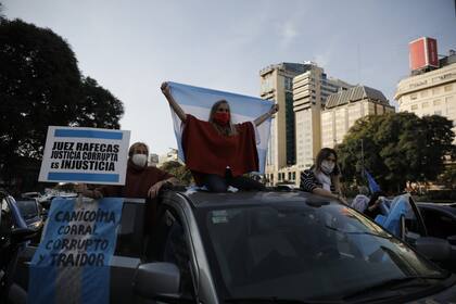 El eje de las protestas en el Obelisco fue que la reforma judicial beneficiaría a los funcionarios que forman parte de causas por corrupción