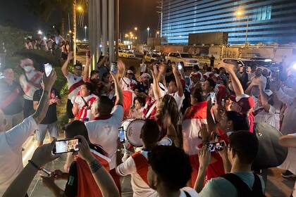 Banderazo de hinchas peruanos en Doha, Qatar