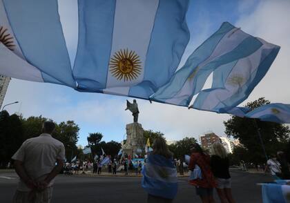 Banderazo durante la manifestación en Mar del Plata