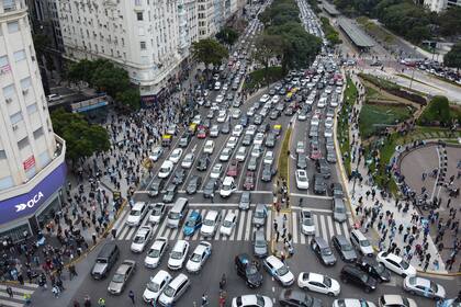 El banderazo en Santa Fue tuvo su fuerte réplica en Buenos Aires. Con el Obelisco como punto de encuentro, pero con cacerolazos y bocinazos en cada barrio