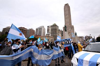 Banderazo en el Monumento a la Bandera, ayer en Rosario