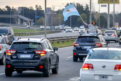 Banderazo en la Panamericana en el partido de Pilar