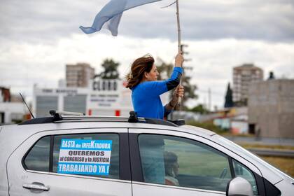 Banderazo en la Panamericana en el partido de Pilar