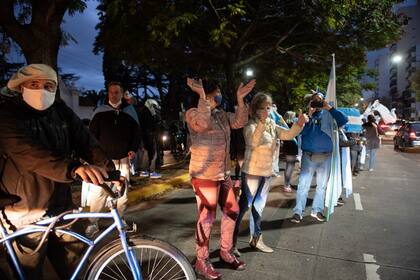Banderazo frente a la quinta presidencial de Olivos