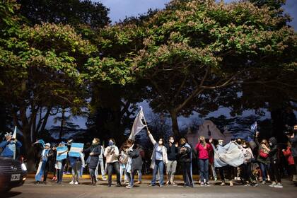 Banderazo frente a la quinta presidencial de Olivos