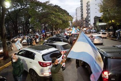 Banderazo frente a la quinta presidencial de Olivos