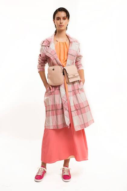 Trench, vestido y riñonera