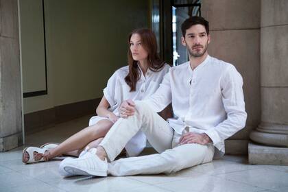 Vestido, zapatos, pantalón y camisa