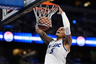 Bane y Suggs conducen al Magic a una victoria 115-111 sobre los Suns