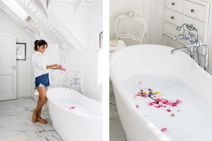 Un mezclador bimando de pie de bañera ‘Axor Montreux’ (Hansgrohe) acompaña a la perfección la bañera ‘ST-11’ (Welttechnik) de líneas puras y diseño moderno.