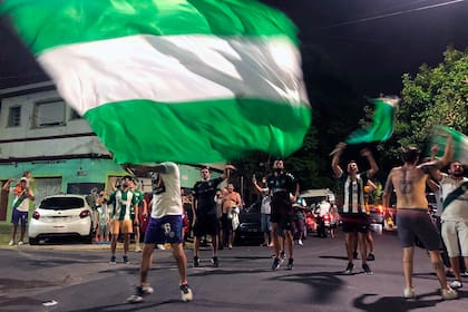 Todo verde y blanco: así vivieron los hinchas el final del encuentro en Peña y Arenales
