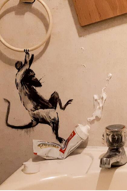 Destrozos y caos, según Banksy