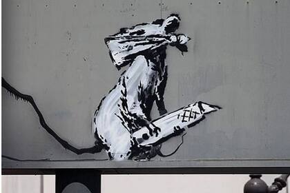 Detalle de la rata pintada por Banksy el año pasado