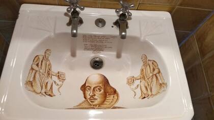 Baño con imágenes de William Shakespeare