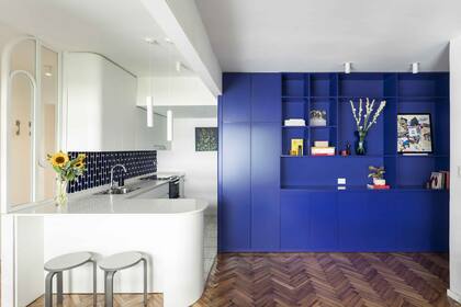 Banquetas (Tortuga). Artefactos de iluminación sobre la barra (DA Iluminación)